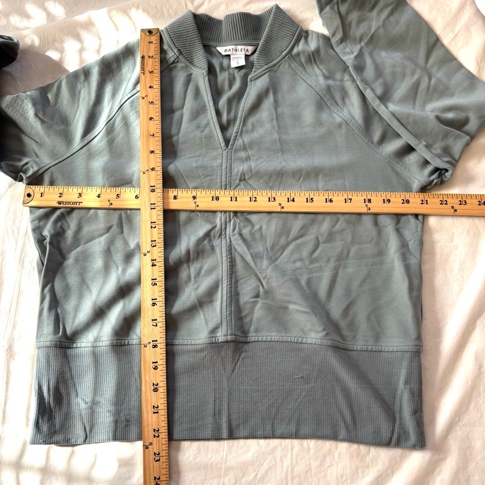 Athleta Eastbound V neck Pullover sweatshirt Sage Green SZ L Worn - Picture 5 of 8